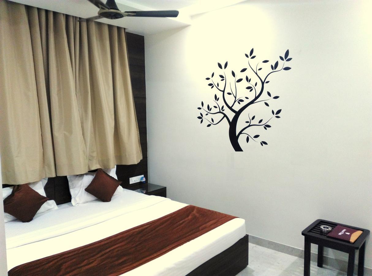 Hotel Tilak Bhopal Bagian luar foto