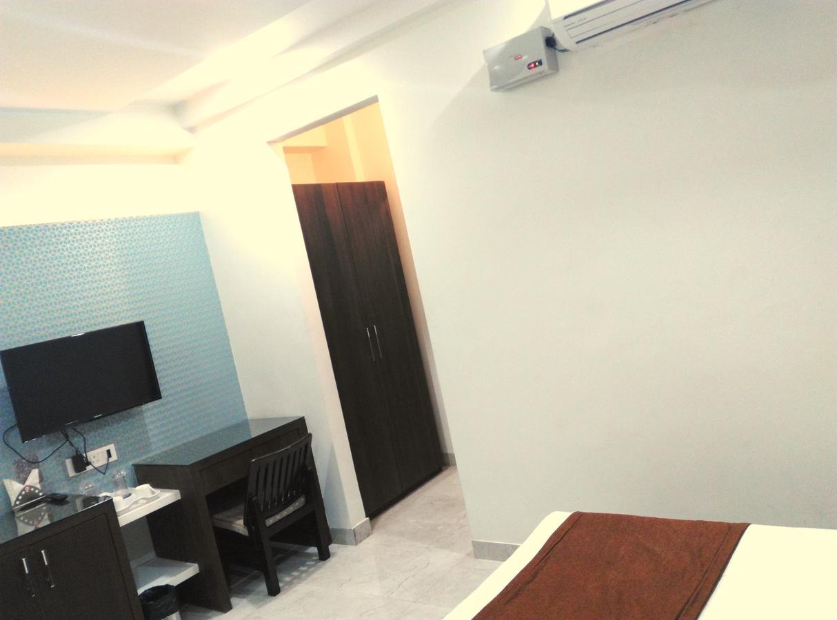 Hotel Tilak Bhopal Bagian luar foto