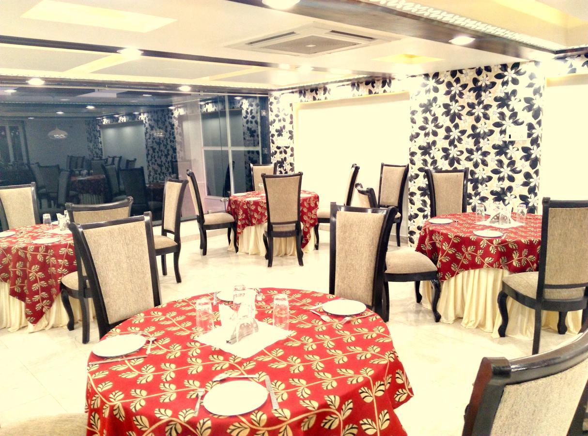 Hotel Tilak Bhopal Bagian luar foto