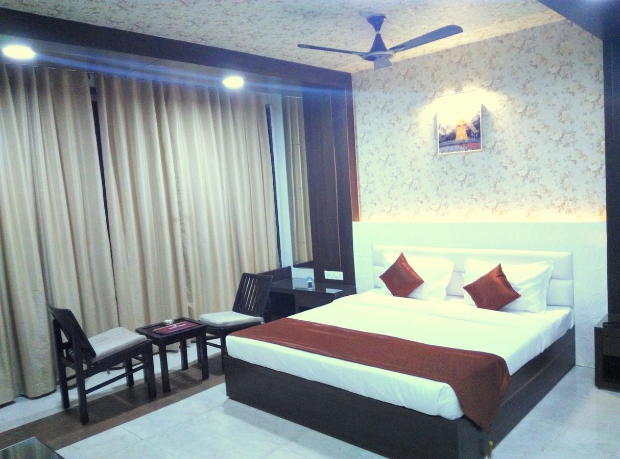 Hotel Tilak Bhopal Bagian luar foto