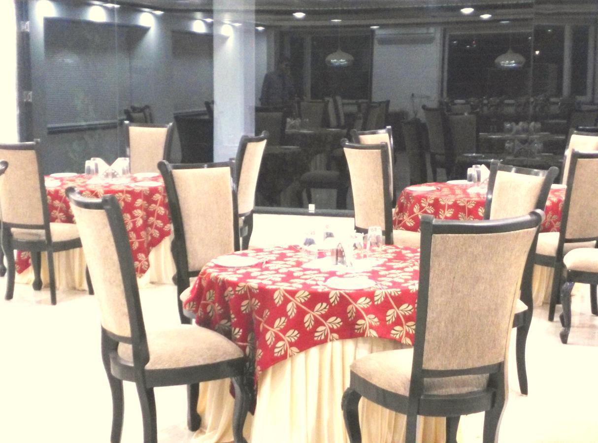 Hotel Tilak Bhopal Bagian luar foto