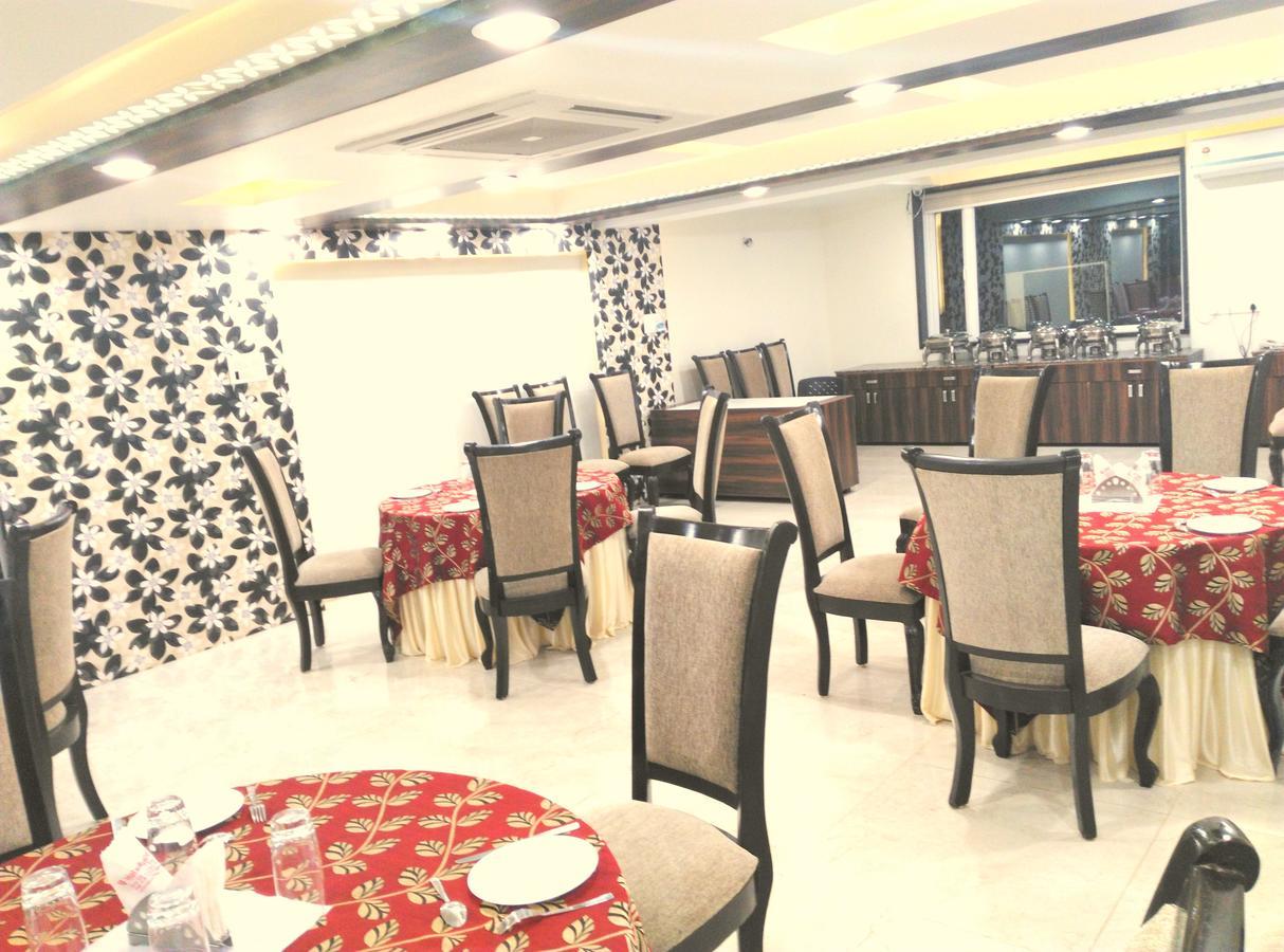 Hotel Tilak Bhopal Bagian luar foto